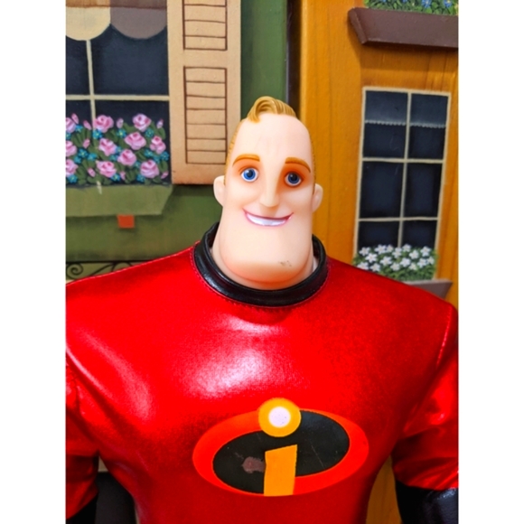 Disney Pixar 13” The Incredibles 2 Mr. Incredible Action Figure - Picture 2 of 9